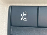 【パワースライドドア】スマートキーや運転席のスイッチでスライドドアの開閉が可能♪電動だから力を入れてドアを開ける必要が無く、小さいお子様でも、重い荷物を持っている時もラクに開け閉めできます♪