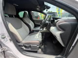 足元もゆったり、車内も広々快適です!もちろん助手席への移動も楽々可能です!