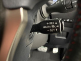 【レーダークルーズコントロール】高速道路での長距離走行が楽に!!自動で速度を保つクルーズコントロールが、衝突軽減システムと連携し、前方の車両を感知して車間を保つように速度調節してくれます!!