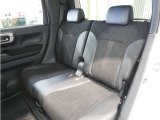 【セカンドシート】ゆったり快適に座っていただけますので、楽しくドライブに参加できます。