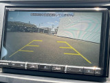 【バックカメラ】駐車時に後方がリアルタイム映像で確認できます。大型商業施設や立体駐車場での駐車時や、夜間のバック時に大活躍!運転スキルに関わらず、今や必須となった装備のひとつです!