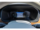 メーターパネル上にもナビ画面を表示可能となっており、視線をずらすことなく運転が可能となっております。