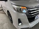 【LEDヘッドライト】悪天候や夜間走行時も良好な視界を確保し安心して運転できる高輝度LEDヘッドライトを装備!点灯速度が早く、消費電力も抑えられています。