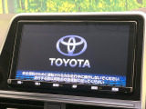 【大画面ナビ】人気の大型9インチナビを装備。存在感のある大画面はインパクト大!ナビ利用時のマップ表示は見やすく、テレビやDVDは臨場感がアップ!いつものドライブがグッと楽しくなります♪