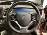 ハンドルにHondaセンシング系のクルーズコントロールやレーンキープアシストなどのスイッチと、オーディオの操作スイッチが装備されています。ハンドルから手を離さず安全に操作できます。