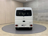 リヤ、後ろから見るとまた車の印象が変わってきますね☆☆