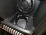 運転席の届きやすいところにドリンクホルダーがついています。視線をそらすことなく手に取れるので運転に集中できて安心ですね。