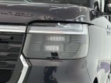 LEDヘッドライトは、点灯の瞬間から最大光量を発揮し、突然暗くなるトンネルなどでの安定感を高めます。