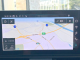 ●純正ナビ:一体感のあるナビは、高級感ある車内を演出してくれます。オーディオ機能も充実しておりますので、運転もより楽しめます♪