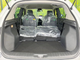 普段のお買い物や通勤、送迎等に十分な荷室スペースを確保しております。セカンドシートを倒すと、大きな荷物の積載も可能です♪