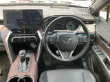運転席周りの装備がご覧いただけます。展示場では実際にシートに座って確認していただけます。