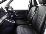 高いホールド性で運転姿勢が安定します。長距離ドライブでも疲れにくいのが魅力です。快適なドライビングライフをお送りください♪