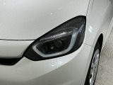 LEDヘッドライトは、点灯の瞬間から最大光量を発揮し、突然暗くなるトンネルなどでの安定感を高めます。