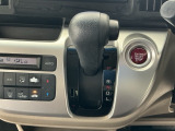 オートマチックシフトレバーは、手になじみ操作しやすい形状で安全運転にもつながります♪