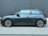 【MINI NEXT 認定中古車】安心の保証プログラムや延長保証など、MINI NEXT車両をご購入いただいたオーナーの皆様に、より快適なMINIライフを楽しんでいただくためのユニークなサービスをご用意しております。