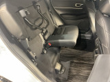 後席をはね上げれば、「もうひとつの荷室」が生まれます。
