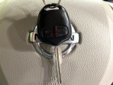 【キーレス】少し離れた場所からでもボタン一つでドアの開錠・施錠ができるのでとっても便利!ドアの鍵穴周りに傷をつけることもありません♪
