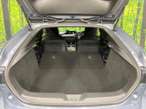 積み下ろしのしやすいデッキにはたっぷりと荷物を積み込んでいただけます。遊びから仕事まで、様々なシーンで頼れます♪