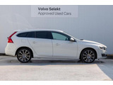 V60の特徴でもある流線型のボディーラインは軽快な走りを予感させます。