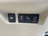 ハンドル右奥には各種設定スイッチがあります。運転者がスッと手を伸ばせば操作できので便利です。