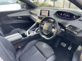 運転中の視線移動を抑えるレイアウトの「iCockpit」。