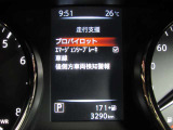 ディスプレイに映し出される多彩な情報が、快適なドライブをサポートします。