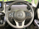 インテリアに合わせたデザインのステアリングは、運転される方のことも考え、運転しやすい形状、大きさです。是非一度、実際に触ってお確かめください。