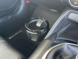 各シートには様々な収納や快適装備があり、どちらのシートに座っても快適なドライブをお楽しみいただけます♪