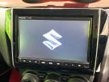 【大画面ナビ】人気の大型8インチナビを装備。存在感のある大画面はインパクト大!ナビ利用時のマップ表示は見やすく、テレビやDVDは臨場感がアップ!いつものドライブがグッと楽しくなります