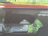 【エマージェンシーブレーキ】走行中に前方の車両等を認識し、衝突しそうな時は警報とブレーキで衝突回避と被害軽減をアシスト。より安全にドライブをお楽しみいただけます。