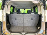 積み下ろしのしやすいデッキにはたっぷりと荷物を積み込んでいただけます。遊びから仕事まで、様々なシーンで頼れます♪