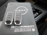 〔インテリジェントキー〕機械的に鍵を開閉するのではなく、バックやポケットの中に持っているだけで開閉やエンジン始動なども可能なインテリジェントキーシステムです