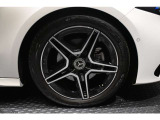 メルセデスの認定中古車「サーティファイドカー」では、万一お車が故障した場合も、ご購入後1年間もしくは2年間※は走行距離にかかわらずメルセデス・ベンツ正規サービスネットワークで無料修理いたします