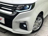 【LEDヘッドライト】悪天候や夜間走行時も良好な視界を確保し安心して運転できる高輝度LEDヘッドライトを装備!点灯速度が早く、消費電力も抑えられています。