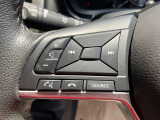 ステアリングスイッチ付きのハンドル!運転に支障をきたすことなくナビ操作が可能です!!