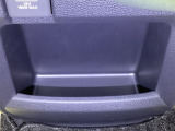 足元部分にはちょっとした小物を入れるのに便利な収納BOXもあります。