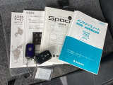 メンテナンスノート【整備記録簿】、取説も揃っています。スマートキーはバッグなどにしまったままボタン操作でエンジンの始動・停止ができて大変便利です。