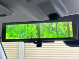 【デジタルルームミラー】後席の大きな荷物や同乗者で後方が確認しづらい時でも安心!カメラが撮影した車両後方の映像をルームミラー内に表示。クリアな視界で状況の確認が可能です!