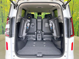 普段のお買い物や通勤、送迎等に十分な荷室スペースを確保しております。セカンドシートを倒すと、大きな荷物の積載も可能です♪