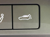 【パワーバックドア】スマートキーや運転席のボタンを押すだけでリアゲートが自動で開閉します!荷物を持っている時や、高い位置にあるバックドアを閉める際に便利な機能です♪