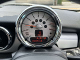 人気のMINI ONE入庫しました おしゃれなデザインとコンパクトで運転しやすく、街乗りからロングドライブまで快適です 認証工場でしっかり整備してから納車いたします お気軽にお問い合わせください