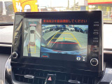 パノラミックビューモニターで、後方と全体を確認しながら安心して駐車することができます。