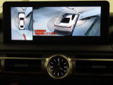 純正ナビ付です。もちろん車両後方を表示するバックガイドモニターが付いていて車庫入れ安心!