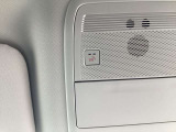 エアバッグ作動時や後突時、もしくは車内のSOSボタンを押した際に緊急通報オペレーターに連携し、救急・警察を手配します。更にオペレーターにも連携、お客様のご要望に応じてロードサービスの手配を行います。