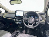 運転席まわりです。 各操作スイッチは使いやすい位置に配置されてます。