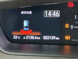 パーキングセンサーシステムは走行中に障害物が迫ると音と表示でお知らせ、低速走行時時の安心感を高めます