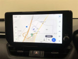 【10.5インチディスプレイオーディオ】各種オーディオ機能とスマホ連携機能を搭載。コネクティッドナビ対応。車載ナビ機能も搭載。機能の詳細につきましては、展示店舗までお尋ねください。