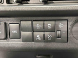 各機能のスイッチ類がセンターに集約され、操作性に優れています♪