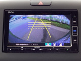 バックモニター付きで、車庫入れやバック時の後方確認をしっかりサポート。モニターに映し出される映像で死角も確認しやすく、狭い場所での駐車や後退時の操作をより安心して行えます。