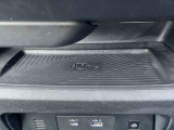 【ワイヤレス充電器】Qi規格対応スマートフォンをUSBコードに接続することなく手軽に充電を行えます。  【USB電源ソケット】USB電源ソケット タイプA+タイプC付き!! 更にHDMI端子も装備しております!!